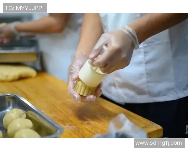 足球明星品尝中国月饼的独特体验与文化交流之旅