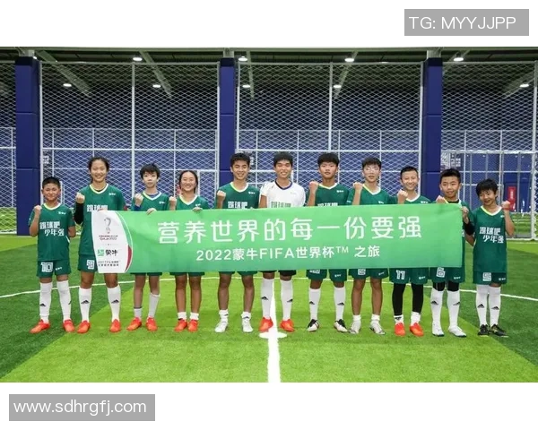 中国足球明星积极参与公益活动助力青少年成长与社会发展