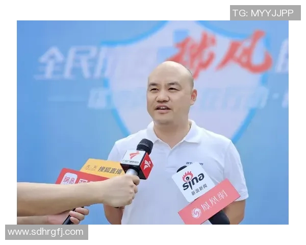 足球明星慷慨解囊全额捐赠工资助力慈善事业传递爱心与希望